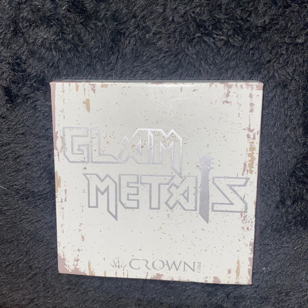 🌵New Glam Metals eye shadow pallet! - Picture 2 of 4